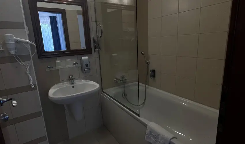 Hotel Bassiana Srvr - Oktber 23. (min. 3 j)