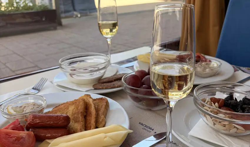 Hotel Bassiana S�rv�r - Okt�ber 23. (min. 2 �j)