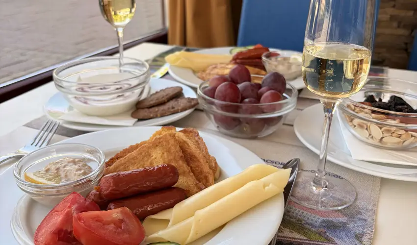 Hotel Bassiana S�rv�r - Okt�ber 23. (min. 2 �j)