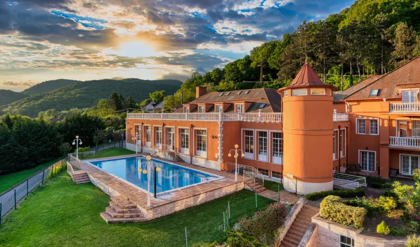 Hotel Bellevue Esztergom - Okt�ber 23.