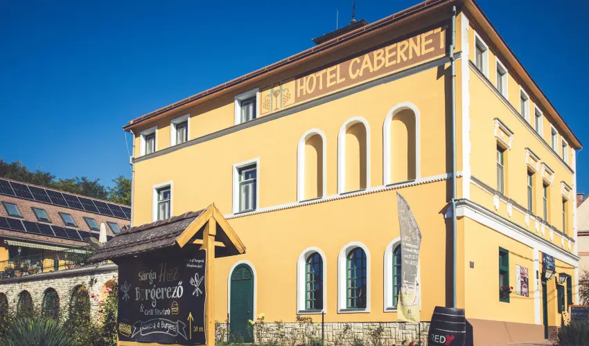 Hotel Cabernet Vill�nyk�vesd - Okt�ber 23.
