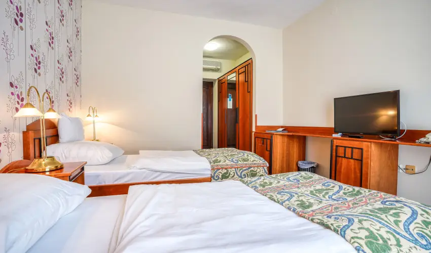 Hotel Erzsbet Hvz - Oktber 23. 