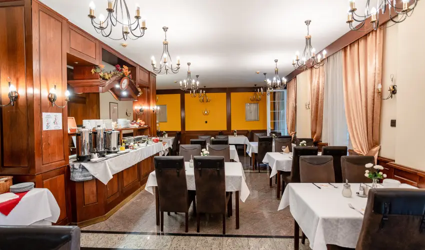 Hotel Erzsbet Hvz - Oktber 23. 