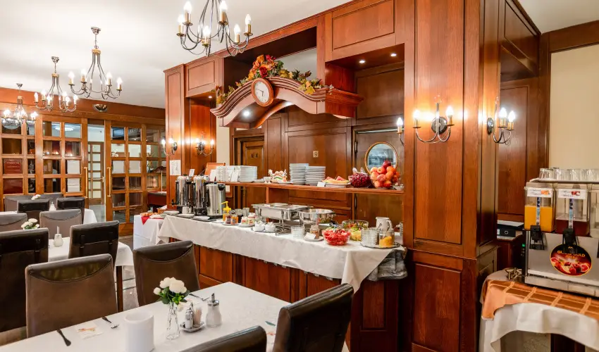 Hotel Erzsbet Hvz - Oktber 23. 