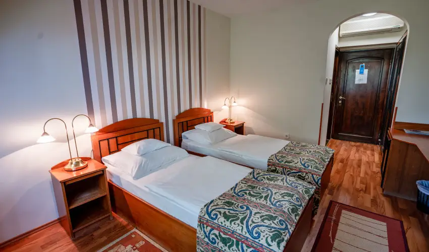 Hotel Erzsbet Hvz - Oktber 23. 