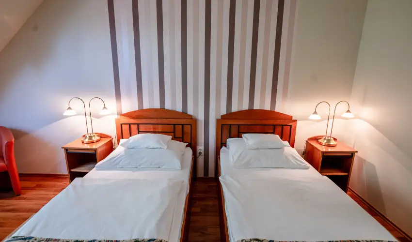 Hotel Erzsbet Hvz - Oktber 23. 