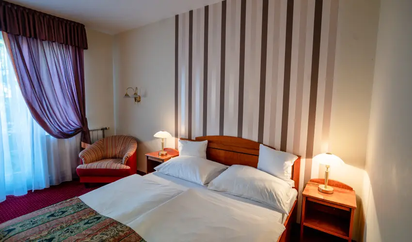 Hotel Erzsbet Hvz - Oktber 23. 