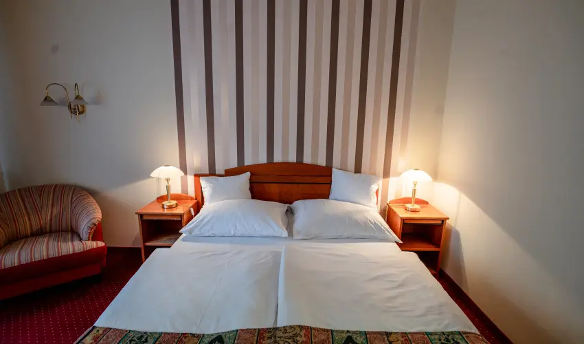 Hotel Erzsbet Hvz - Oktber 23. 