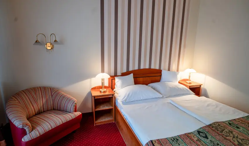 Hotel Erzsbet Hvz - Oktber 23. 