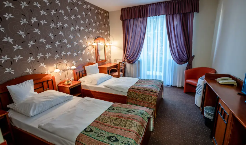 Hotel Erzsbet Hvz - Oktber 23. 