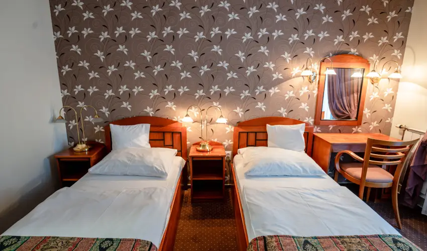 Hotel Erzsbet Hvz - Oktber 23. 