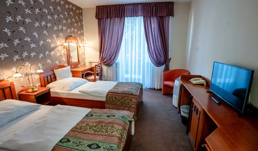 Hotel Erzsbet Hvz - Oktber 23. 