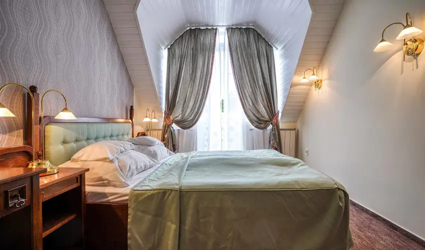 Hotel Erzsbet Hvz - Oktber 23. 