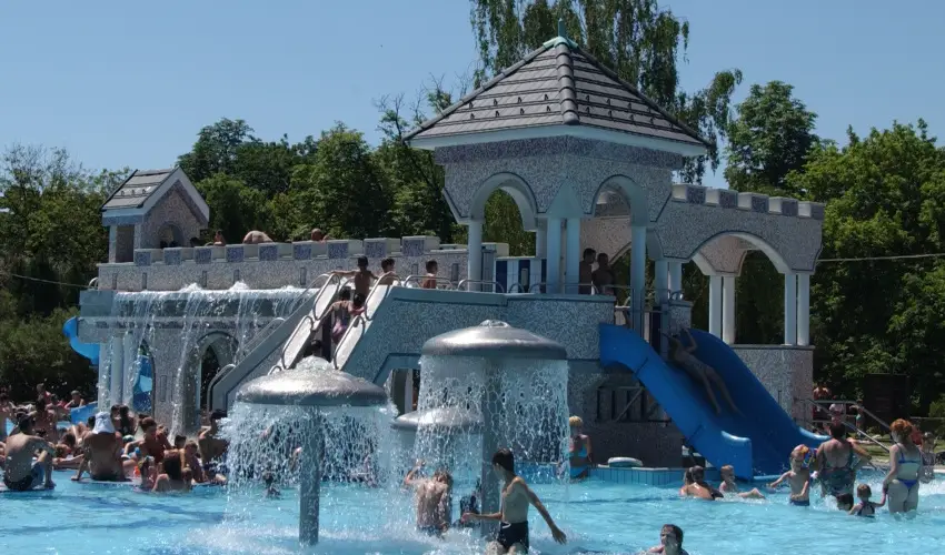 Hunguest Hotel Fl�ra Eger - Okt�ber 23. hossz� h�tv�ge (min. 3 �j)