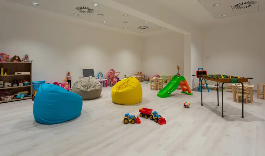 Hunguest Hotel Fl�ra Eger - Okt�ber 23. hossz� h�tv�ge (min. 3 �j)