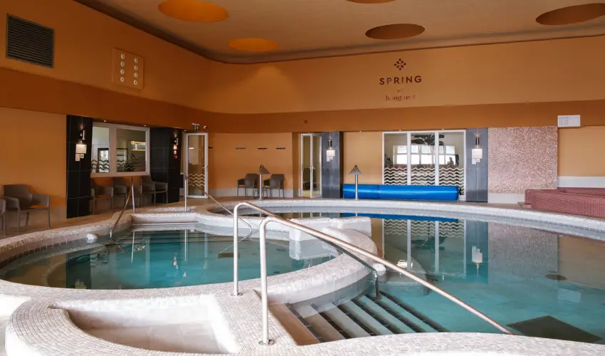 Hunguest Hotel Fl�ra Eger - Okt�ber 23. hossz� h�tv�ge (min. 3 �j)