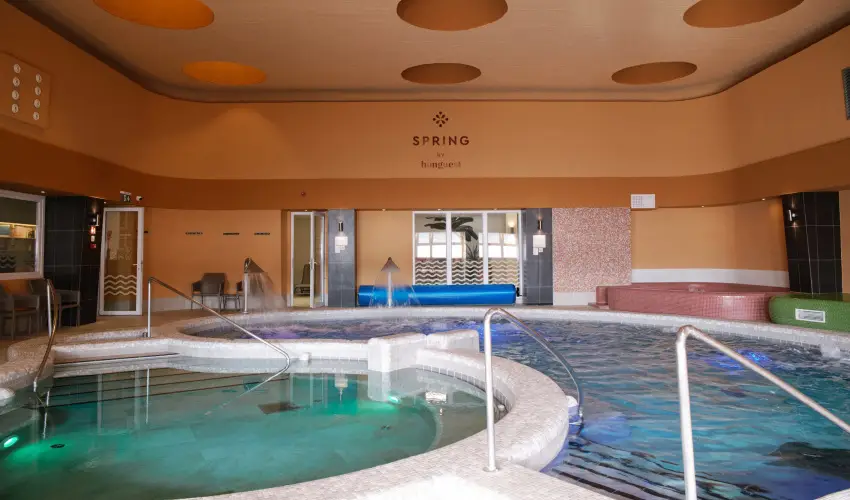 Hunguest Hotel Fl�ra Eger - Okt�ber 23. hossz� h�tv�ge (min. 3 �j)