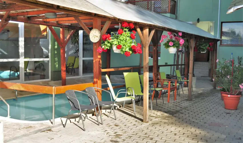 Hajnal Hotel Mez�k�vesd - Okt�ber 23. (min. 2 �j)