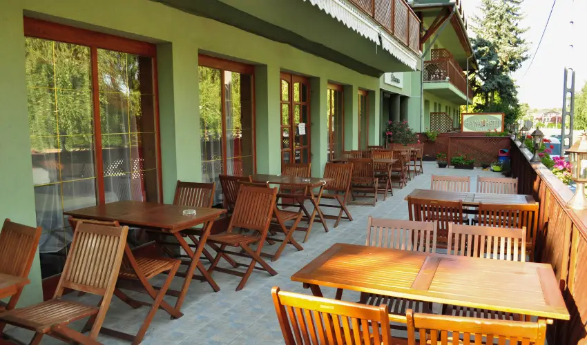 Hajnal Hotel Mez�k�vesd - Okt�ber 23. (min. 2 �j)