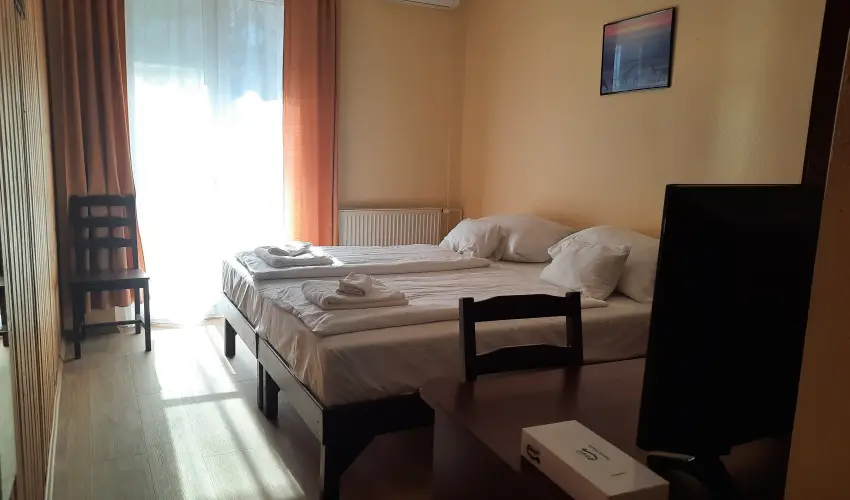 Hajnal Hotel Mez�k�vesd - Okt�ber 23. (min. 2 �j)