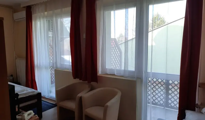 Hajnal Hotel Mez�k�vesd - Okt�ber 23. (min. 2 �j)