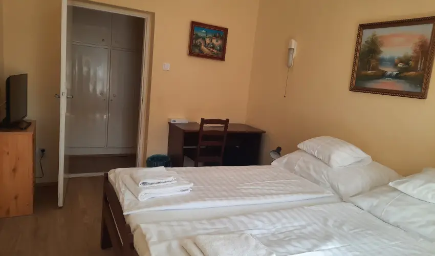 Hajnal Hotel Mez�k�vesd - Okt�ber 23. (min. 2 �j)