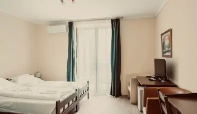 Hajnal Hotel Mez�k�vesd