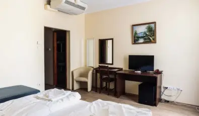 Hajnal Hotel Mez�k�vesd