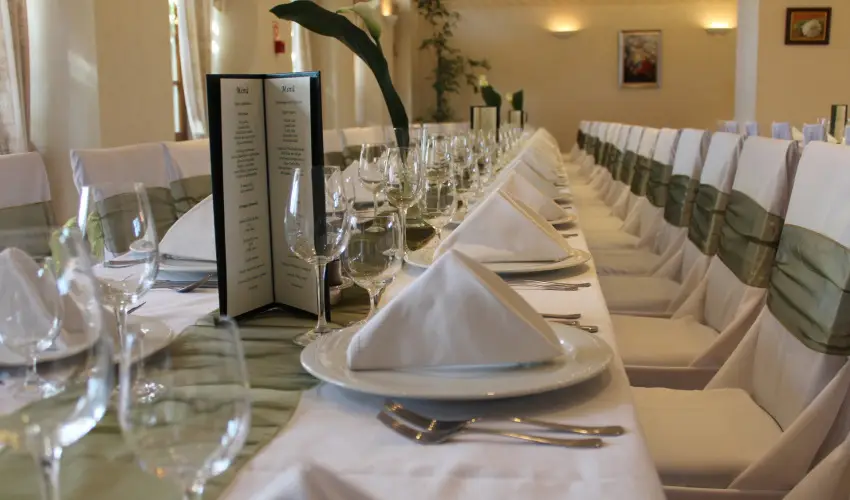 Hasik Hotel D�br�nte - Okt�ber 23. - teljes el�refizet�ssel