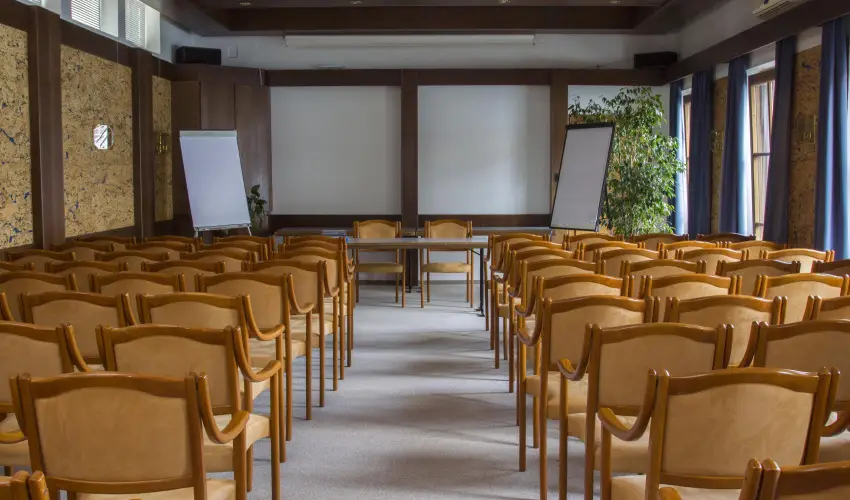 Hasik Hotel D�br�nte - Okt�ber 23. - teljes el�refizet�ssel