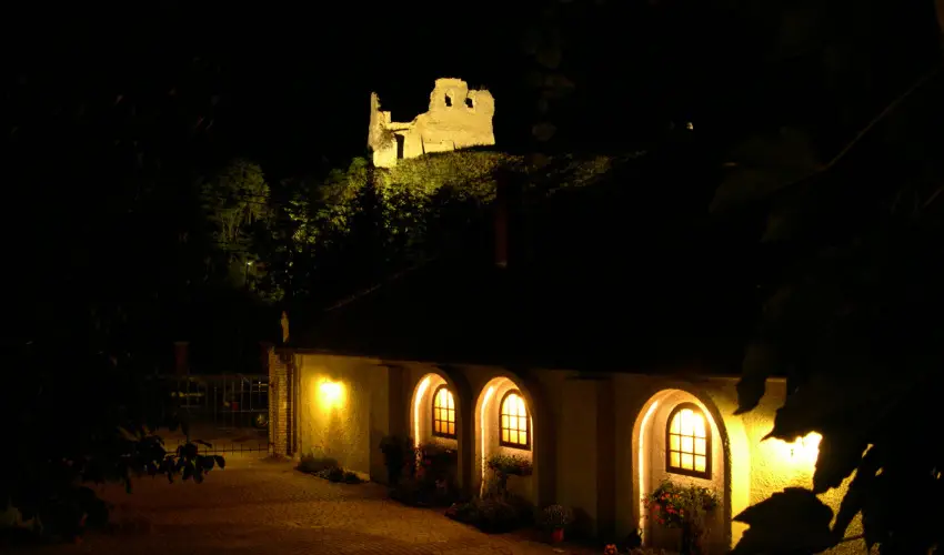 Hasik Hotel D�br�nte - Okt�ber 23. - teljes el�refizet�ssel