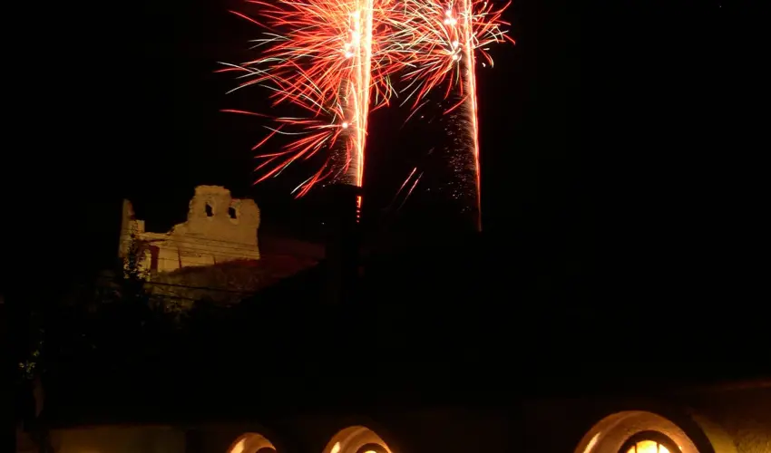 Hasik Hotel D�br�nte - Okt�ber 23. - teljes el�refizet�ssel