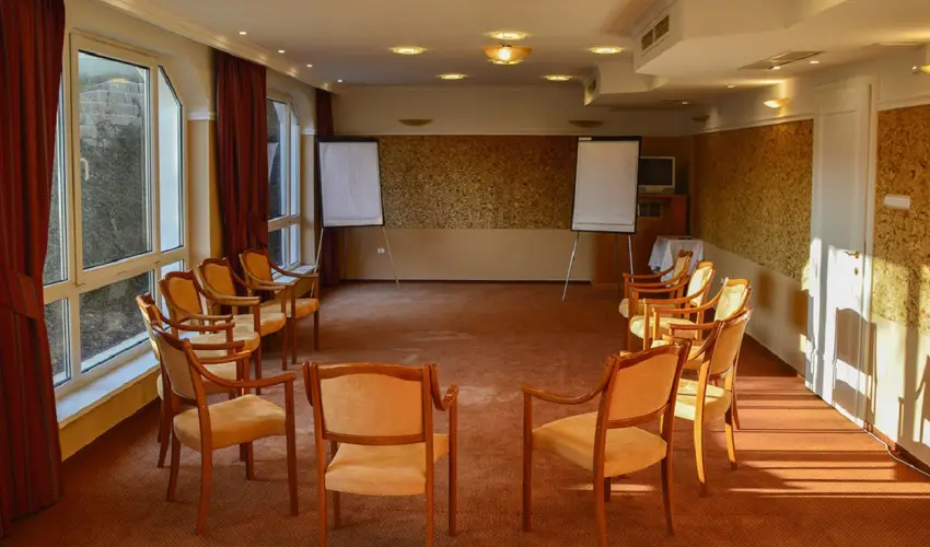 Hasik Hotel D�br�nte - Okt�ber 23. - teljes el�refizet�ssel