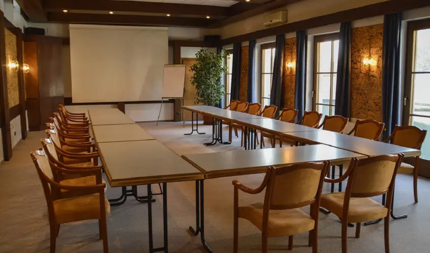 Hasik Hotel D�br�nte - Okt�ber 23. - teljes el�refizet�ssel