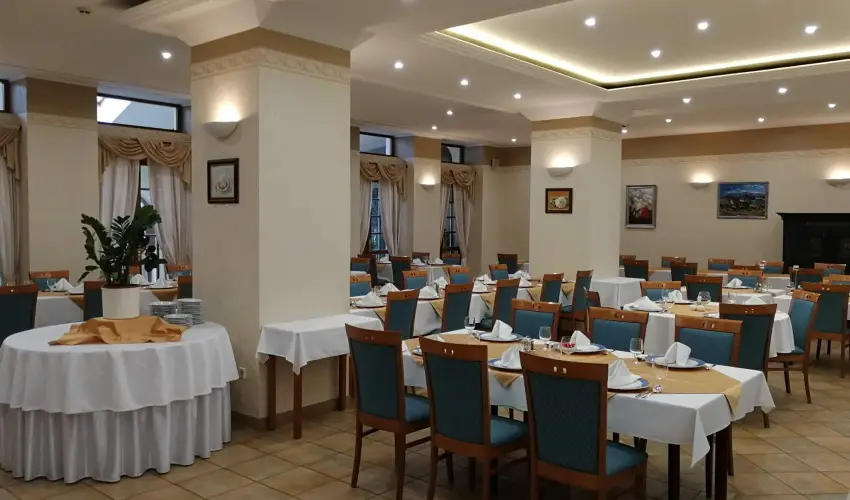Hasik Hotel D�br�nte - Okt�ber 23. - teljes el�refizet�ssel