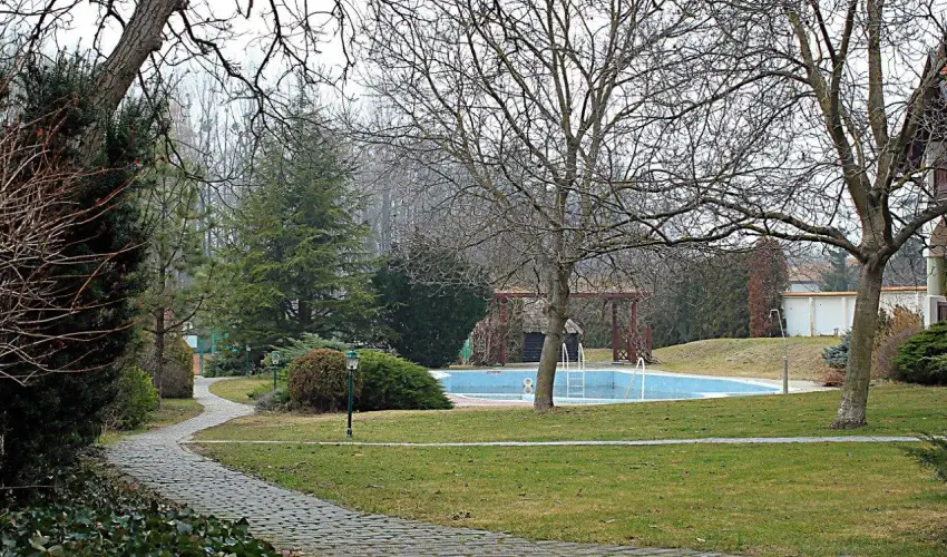 Hasik Hotel D�br�nte - Okt�ber 23. - teljes el�refizet�ssel