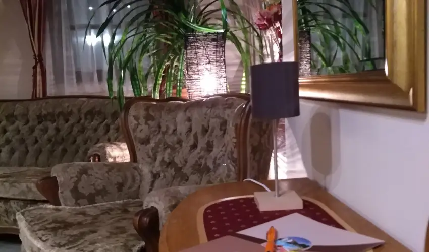 Hasik Hotel D�br�nte - Okt�ber 23. - teljes el�refizet�ssel