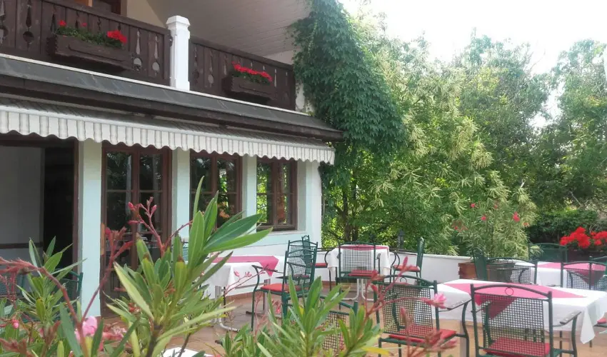 Hasik Hotel D�br�nte - Okt�ber 23. - teljes el�refizet�ssel