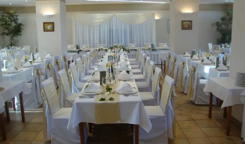 Hasik Hotel D�br�nte - Okt�ber 23. - teljes el�refizet�ssel