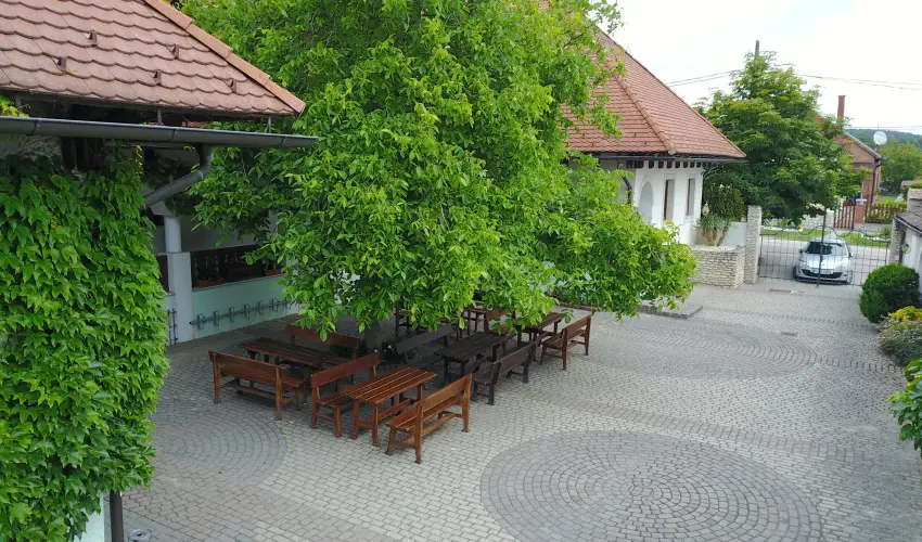 Hasik Hotel D�br�nte - Okt�ber 23. - teljes el�refizet�ssel