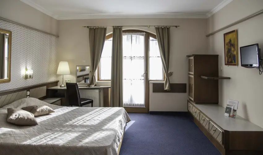 Hasik Hotel D�br�nte - Okt�ber 23. - teljes el�refizet�ssel