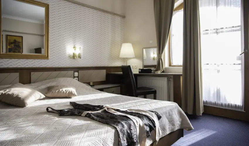 Hasik Hotel D�br�nte - Okt�ber 23. - teljes el�refizet�ssel