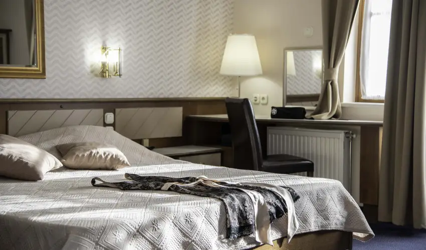 Hasik Hotel D�br�nte - Okt�ber 23. - teljes el�refizet�ssel