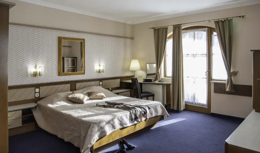 Hasik Hotel D�br�nte - Okt�ber 23. - teljes el�refizet�ssel