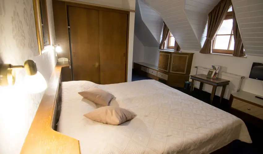 Hasik Hotel D�br�nte - Okt�ber 23. - teljes el�refizet�ssel
