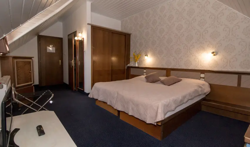Hasik Hotel D�br�nte - Okt�ber 23. - teljes el�refizet�ssel