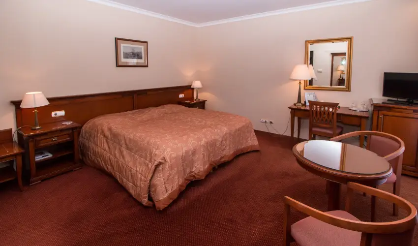 Hasik Hotel D�br�nte - Okt�ber 23. - teljes el�refizet�ssel