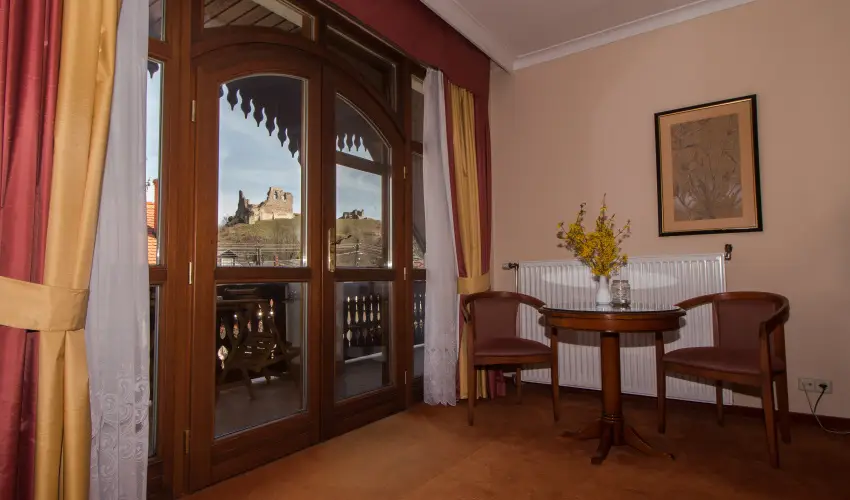 Hasik Hotel D�br�nte - Okt�ber 23. - teljes el�refizet�ssel