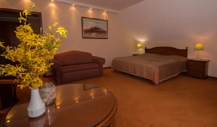 Hasik Hotel D�br�nte - Okt�ber 23. - teljes el�refizet�ssel