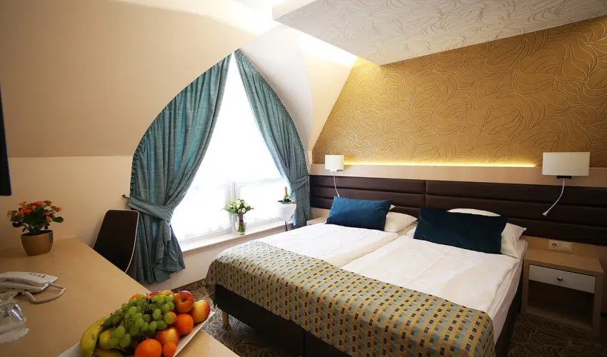 Hotel Kiss Tata - Oktber 23.